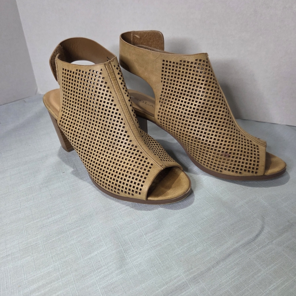 Solanz Women's Tan Peep-Toe Heeled Sandals Size 9.5
